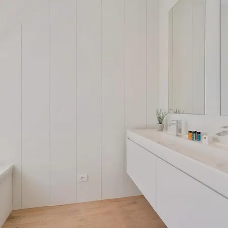 Stunning New Modern With 2 Terraces In The Heart Of 아파트 *