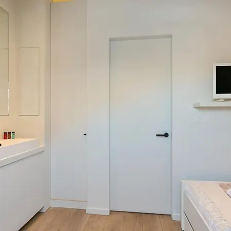 Stunning New Modern With 2 Terraces In The Heart Of *