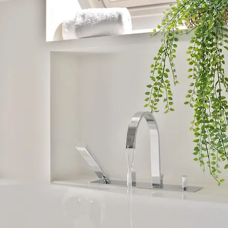 Stunning New Modern With 2 Terraces In The Heart Of *
